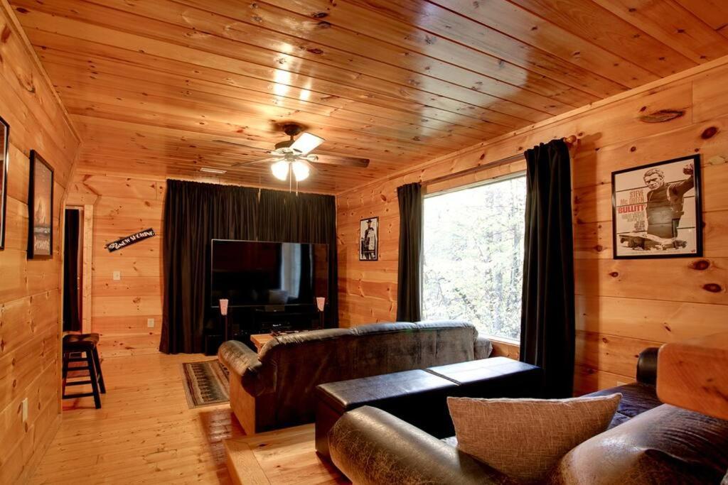Brave Eagle Cabin Sevierville Room photo