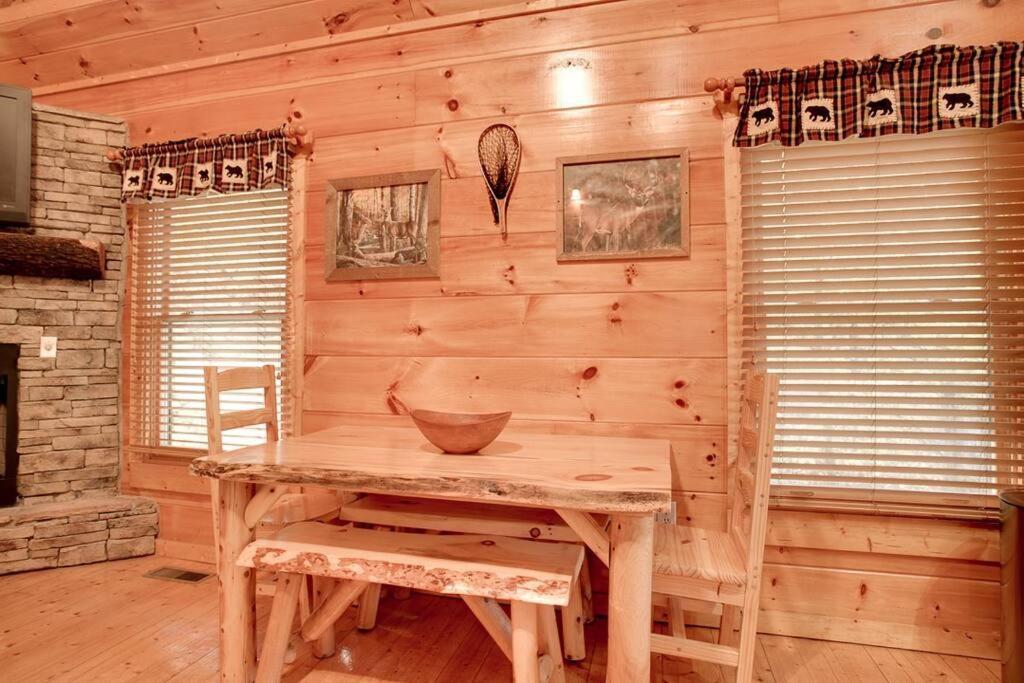 Brave Eagle Cabin Sevierville Room photo